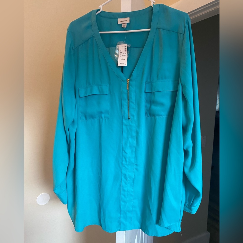 Avenue blouse. Never worn with Tags